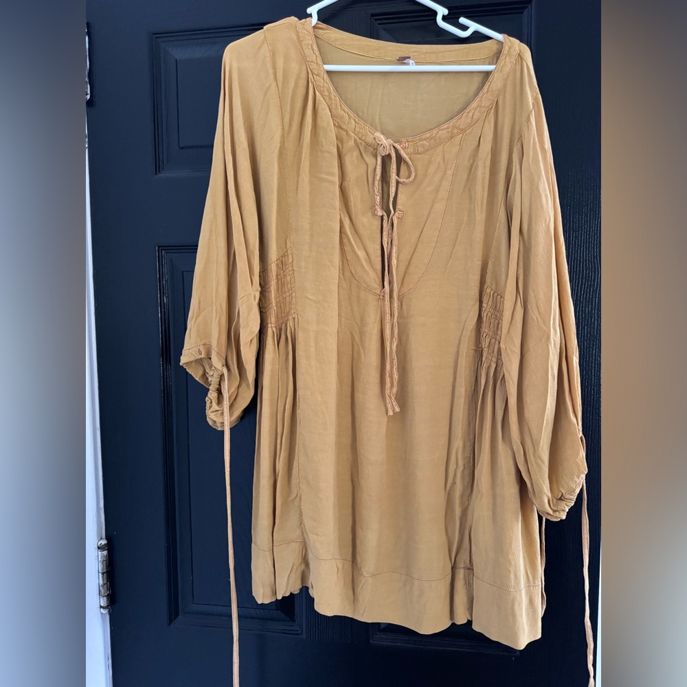 Free people medium blouse (never worn like new)